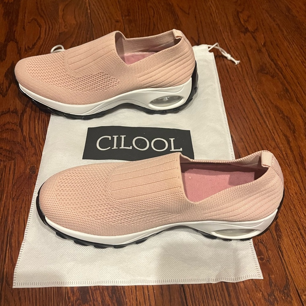 Cool Women's Pink Slip-On Sneakers NWT